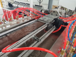 экструзионная линия пластиковых профилей, оборудование для производства профилей