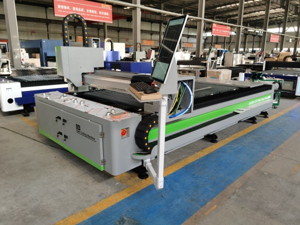 Оптоволоконный лазерный станок для резки металла LF-F3015EA