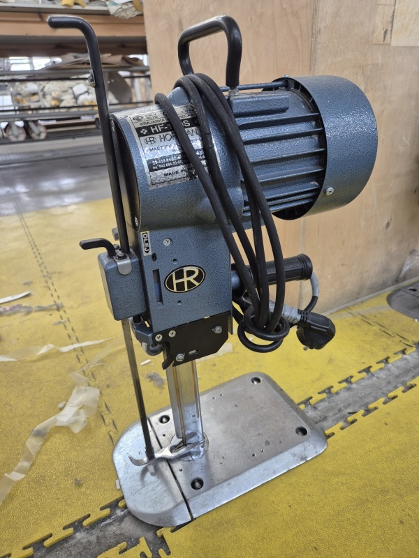 Вертикальный раскройный нож Hoffman HF-140 S