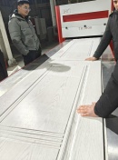 Проблемы с ламинированием ПВХ-пленкой для дверей без покраски? Этот эксклюзивный станок удваивает эффективность и избавляет от лишних хлопот!